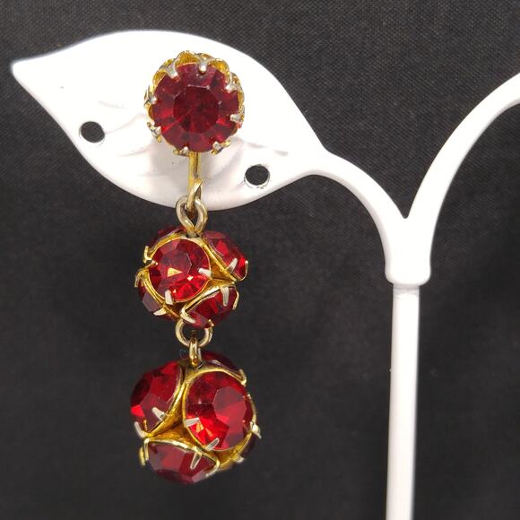 Vintage Red Rhinestone Long Clip Earrings, Rhinestone Beads, 1960s - Picture 2 of 10